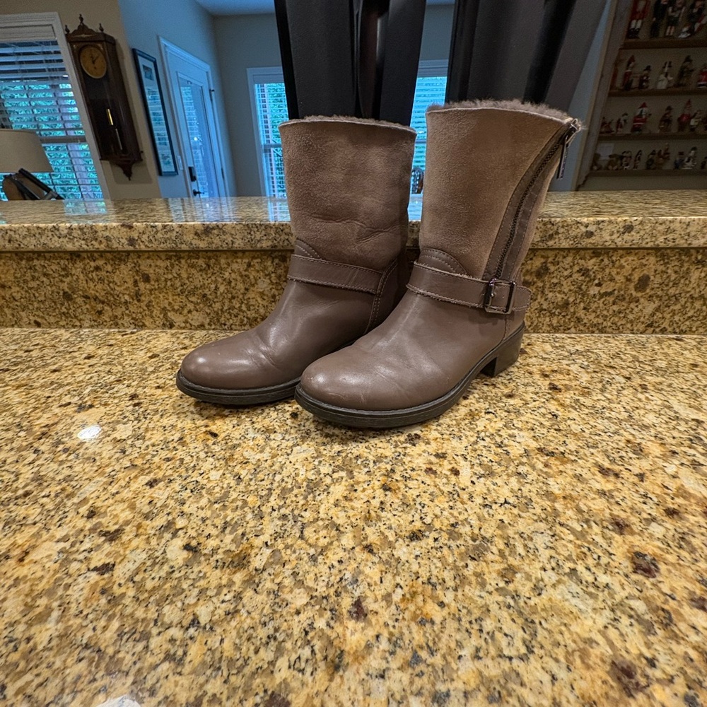Aquatalia Taupe Leather Sherpa Lined Mid Calf Zip Boots Size 7 Made in Italy